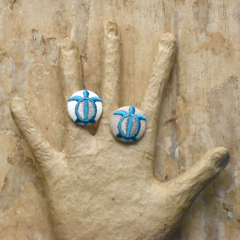 青いホヌ海亀くるみボタン刺繍ブローチ/22