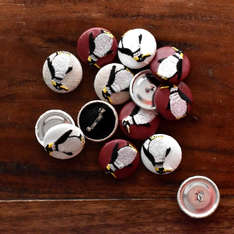 ペンギンくるみボタン刺繍ブローチ/29