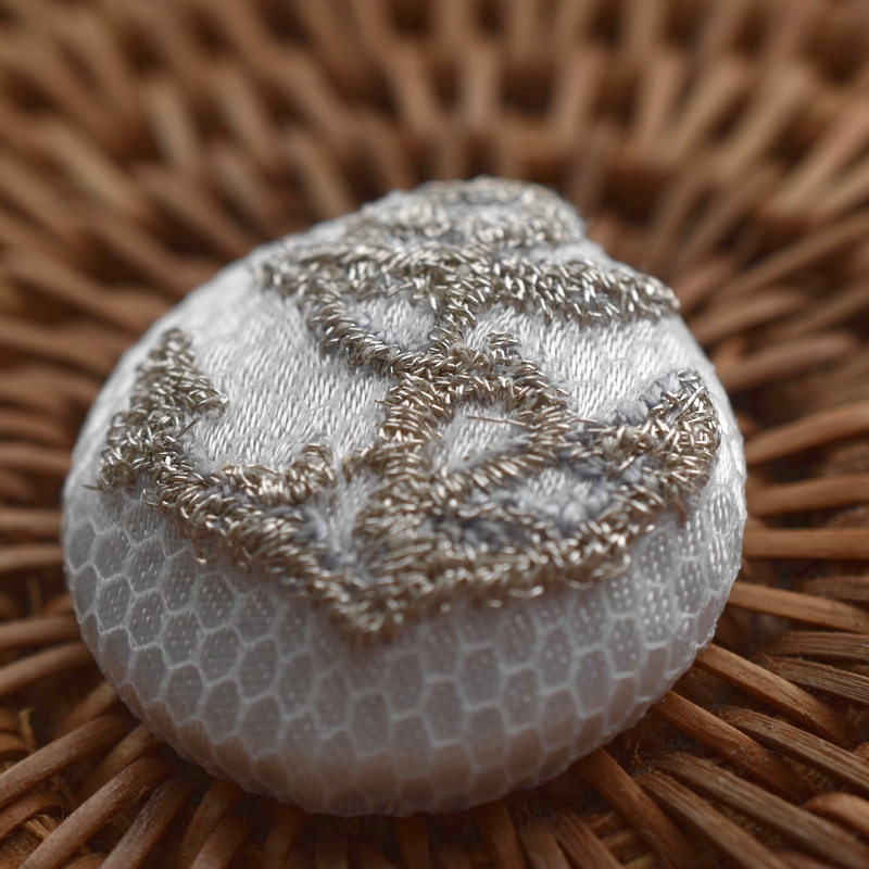 アンカー銀の碇･くるみボタン刺繍ブローチ/22