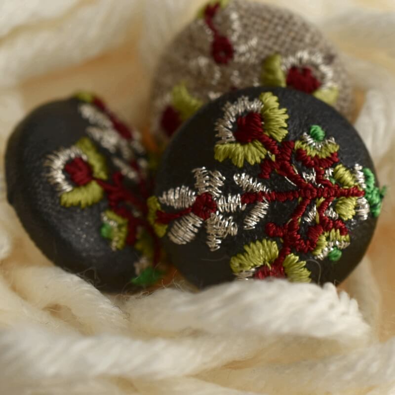 お花3輪シルバーくるみボタン刺繍ブローチ/22