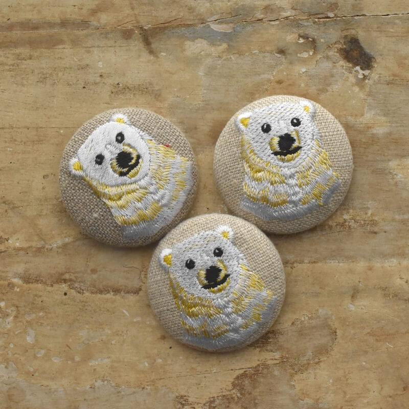 白熊イエローくるみボタン刺繍ブローチ/38