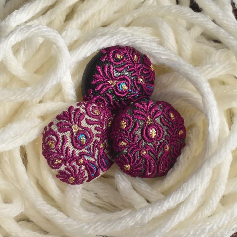 紫ハンガリー孔雀くるみボタンブルー刺繍ブローチ/29