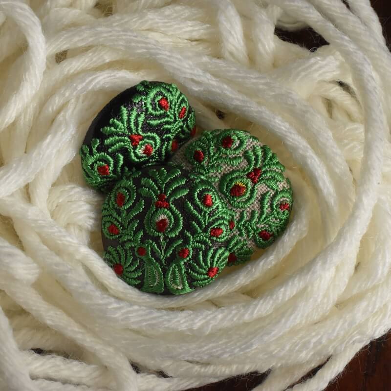 緑ハンガリー孔雀くるみボタンブルー刺繍ブローチ/29