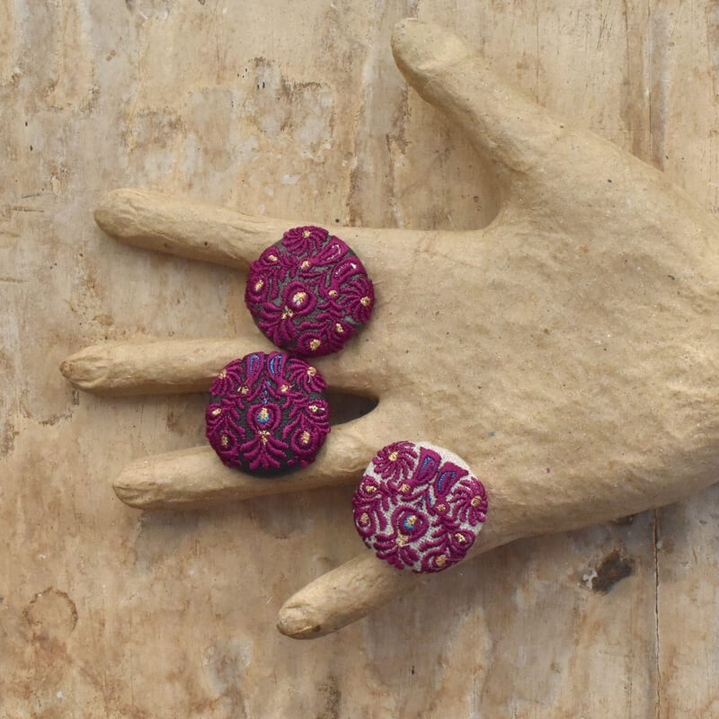 紫ハンガリー孔雀くるみボタンブルー刺繍ブローチ/29