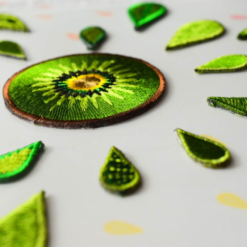 キウイの刺繍花火(M)(L)ステッカーワッペン