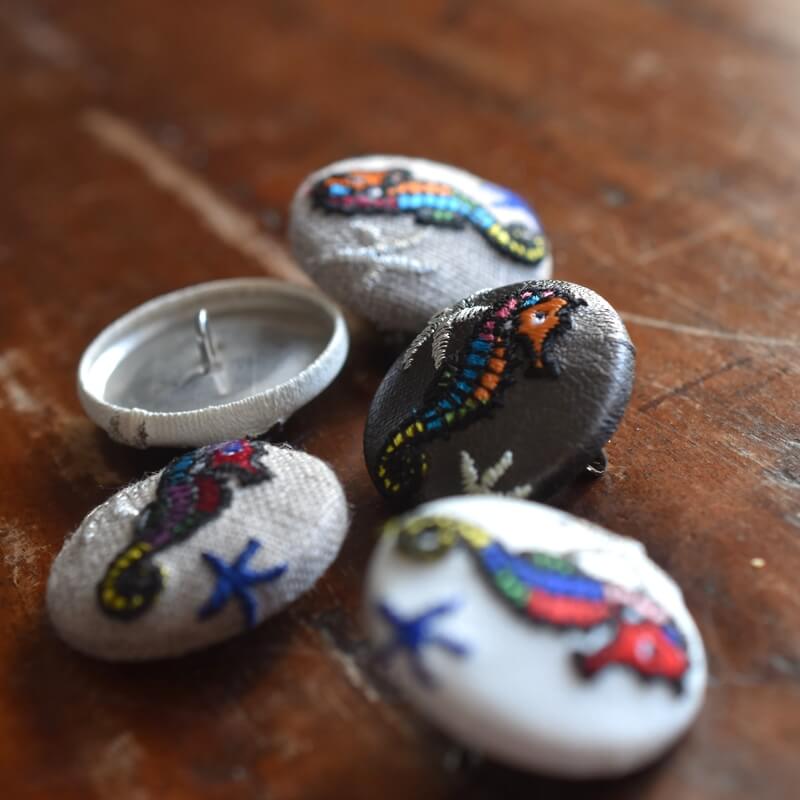 タツノオトシゴヒトデくるみボタン刺繍ブローチ/29