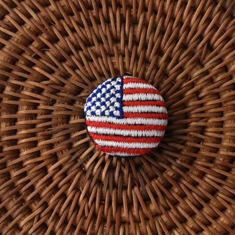 アメリカくるみボタン刺繍ブローチ/22