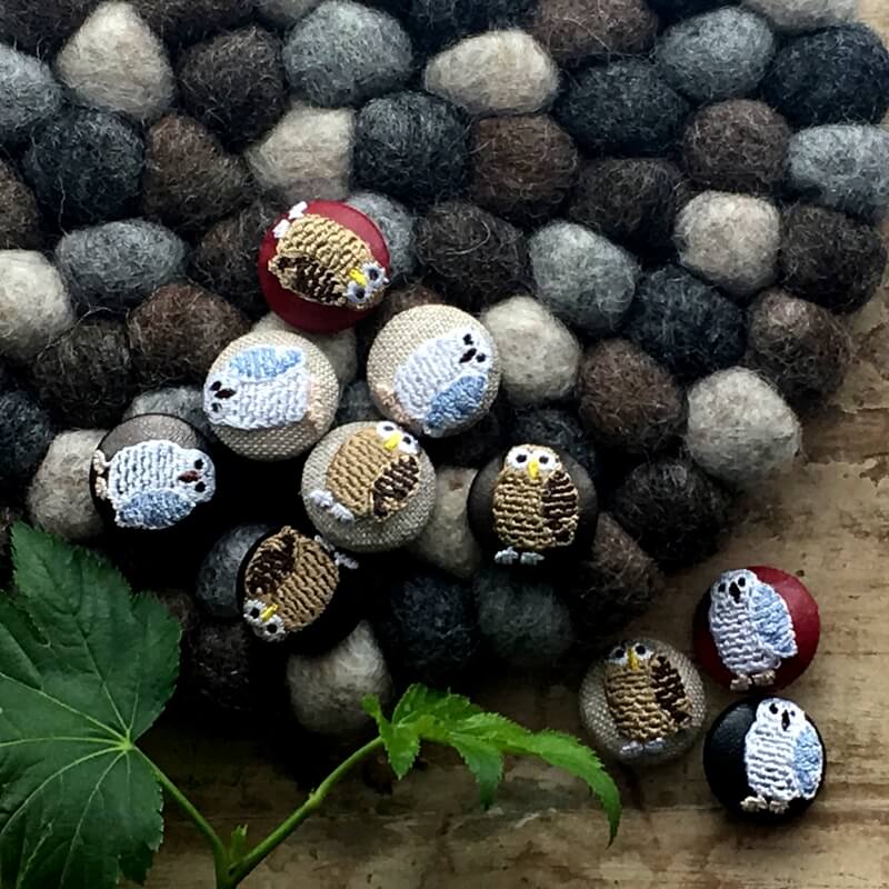 フクロウくるみボタン刺繍ブローチ/22