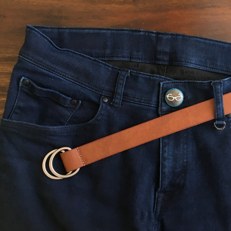 銀ぶちメガネ・くるみボタン刺繍ブローチ/22