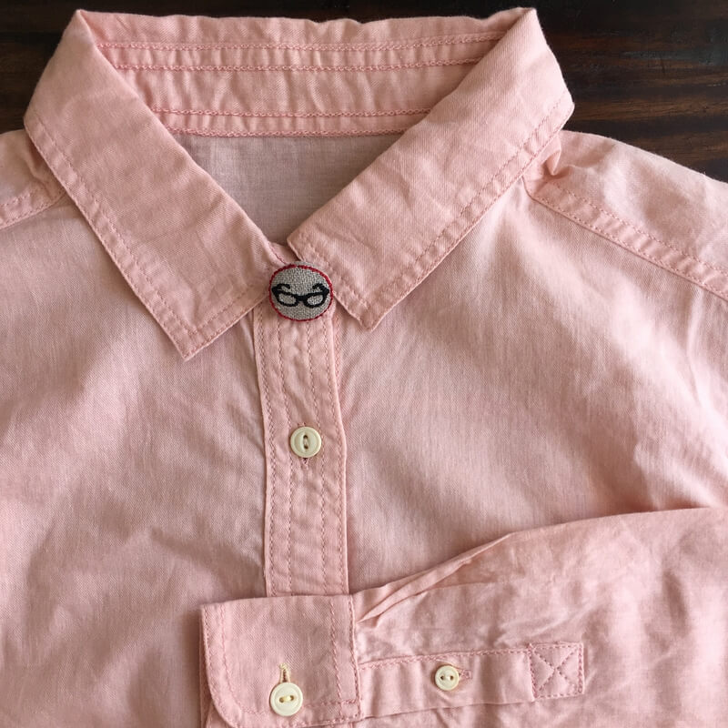 黒ぶちメガネくるみボタン刺繍ブローチ/22