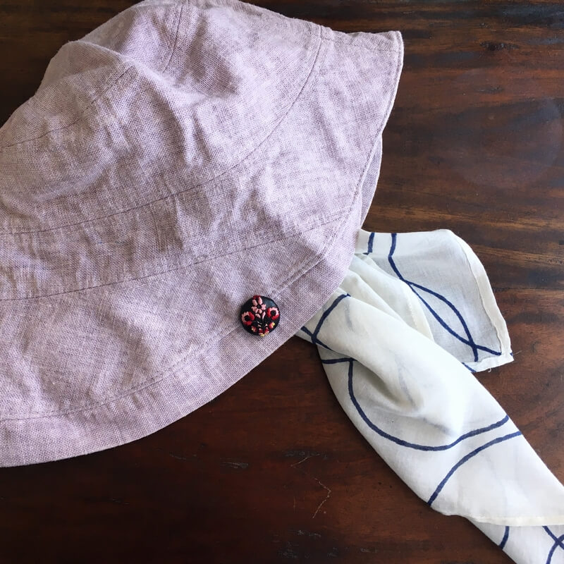 お花3輪シルバーくるみボタン刺繍ブローチ/22