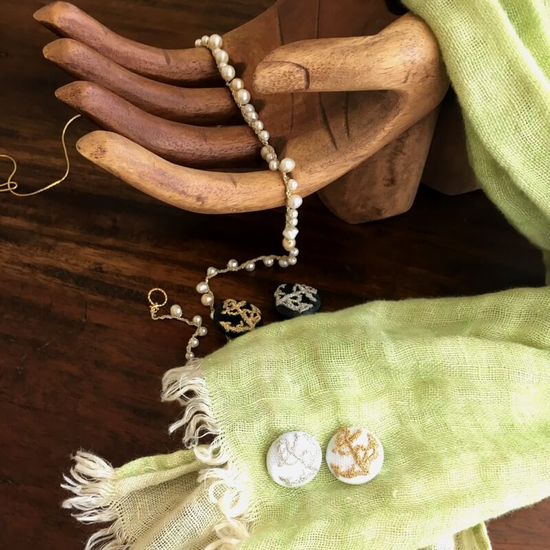 揺らめく波間の碇ボタン