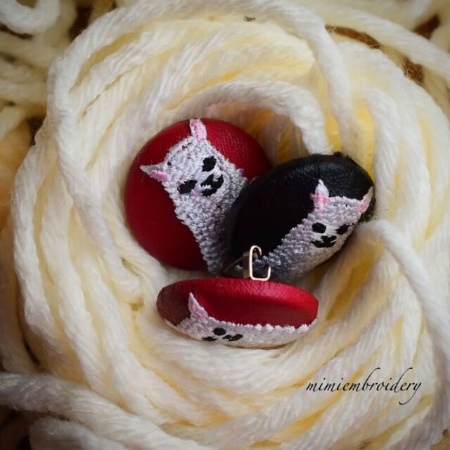 ヘアゴム（刺繍くるみボタン×管付きヘアアクセサリー加工） | mimi刺繍