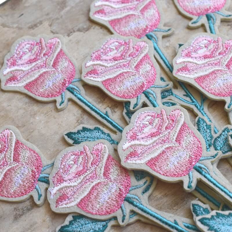 薔薇の花の刺繍 - その他